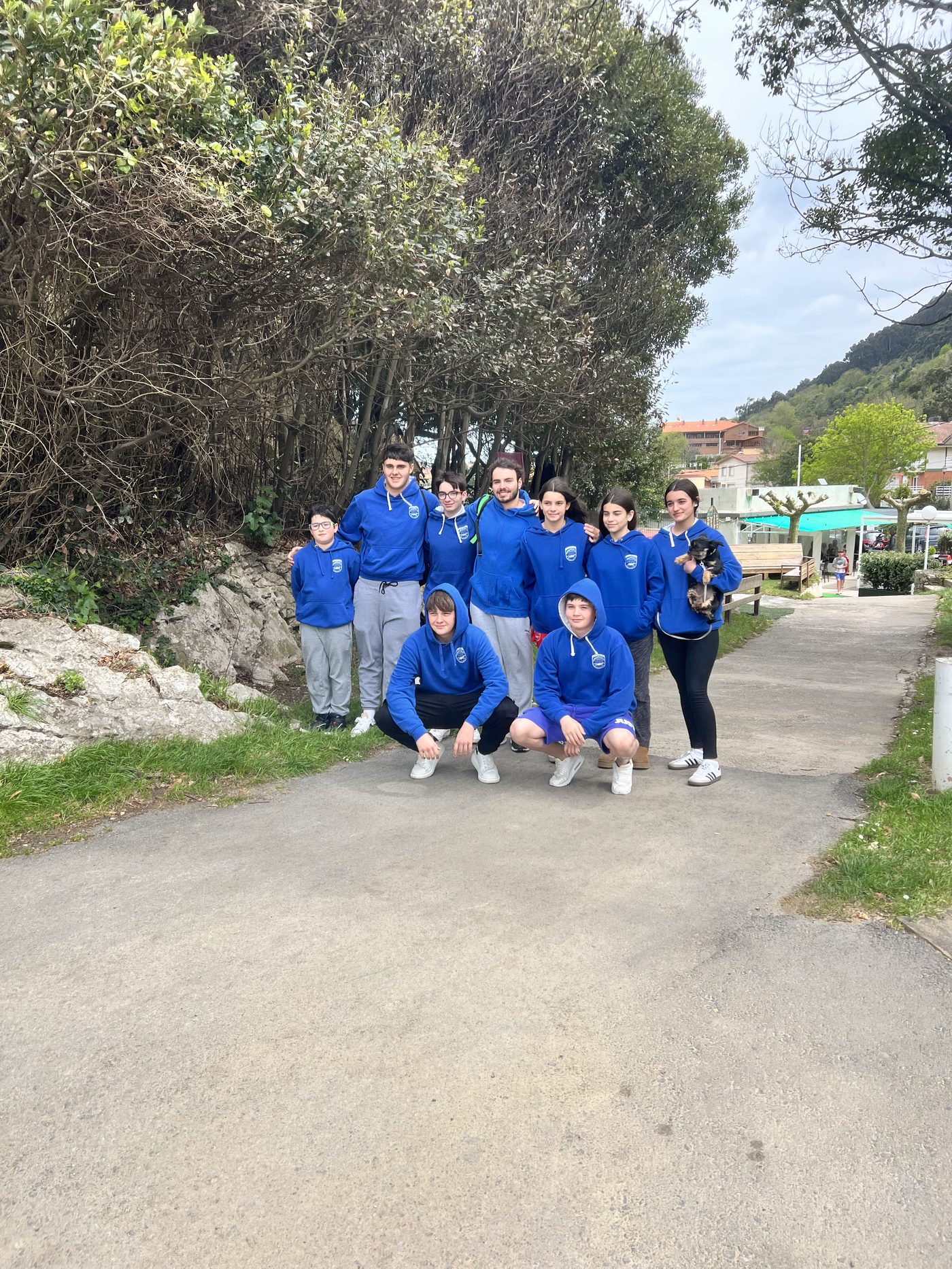 Nadadores del Club Natación Medio Cudeyo que vinieron a apoyar el reto
